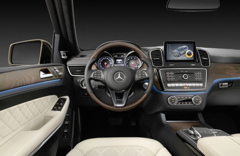 Steering wheel and dashboard of the 2017 Mercedes-Benz GLS