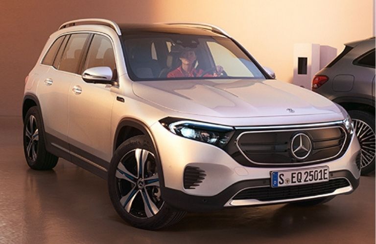 2022 Mercedes-Benz EQB exterior front look