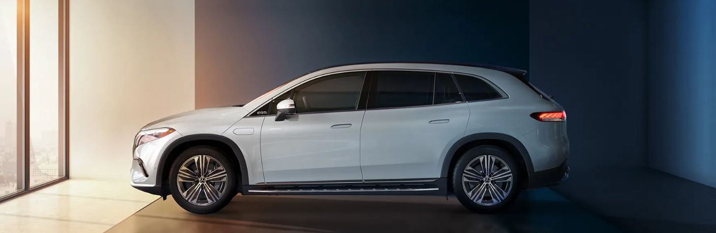 2025 Mercedes-Benz EQS SUV exterior side view
