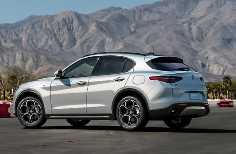 2022 Alfa Romeo Stelvio rear quarter view