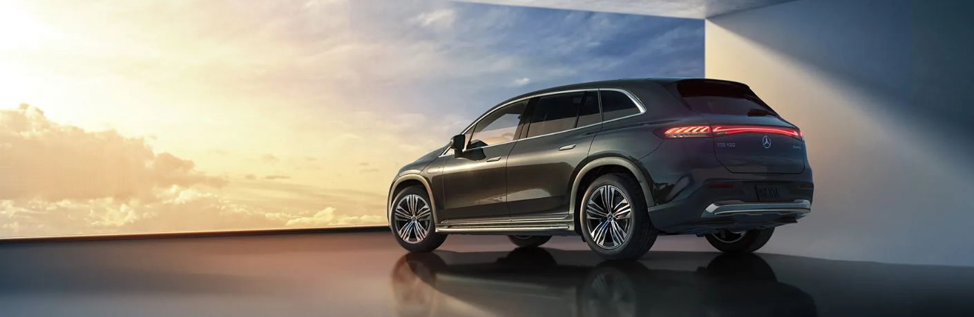 Rear-quarter view of the 2025 Mercedes-Benz EQS SUV Black
