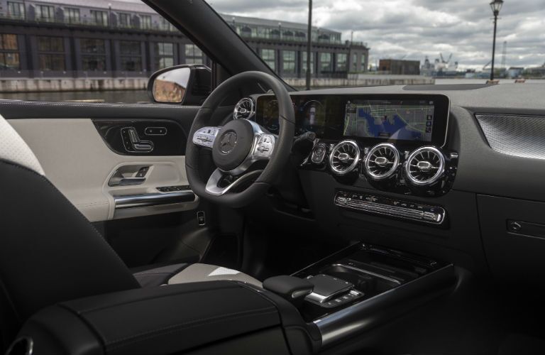 2021 MB GLA interior steering wheel dashboard