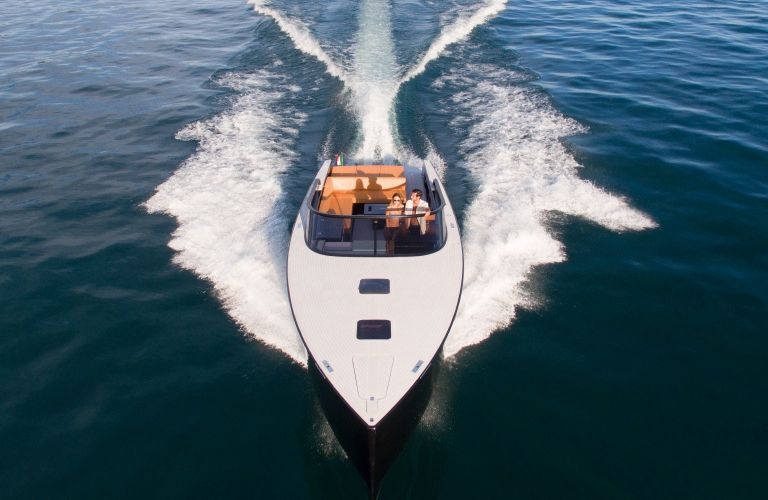 VanDutch 40 Sleep Edition exterior top look