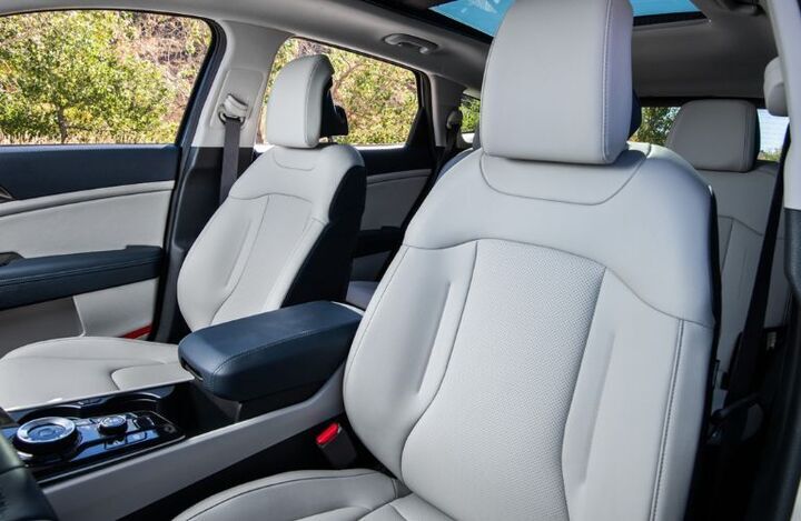 2024 Kia Sportage Hybrid seats