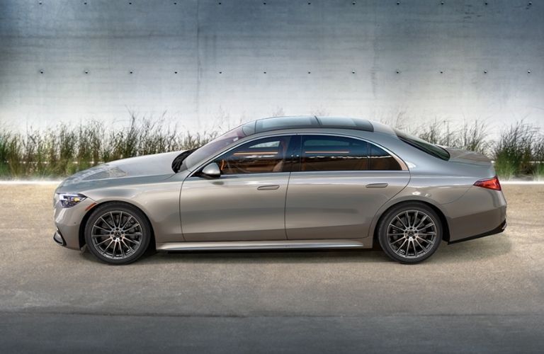 2022 Mercedes-Benz S-Class Sedan side view