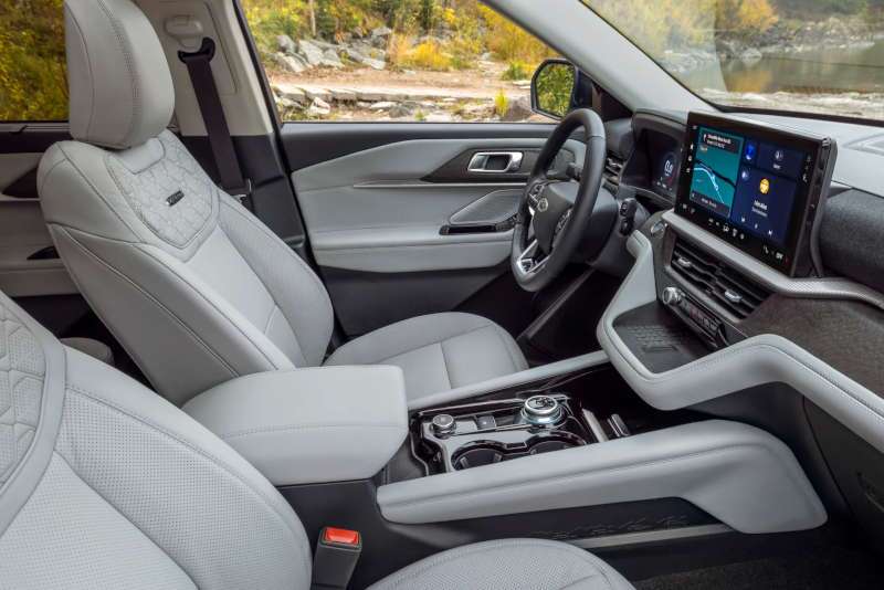 2024 Ford Explorer ST seats