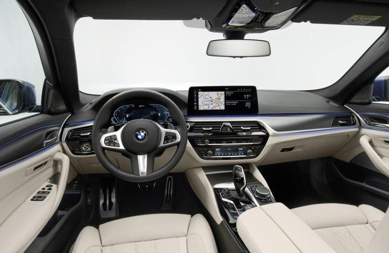 2022 BMW 3 Series interior front view
