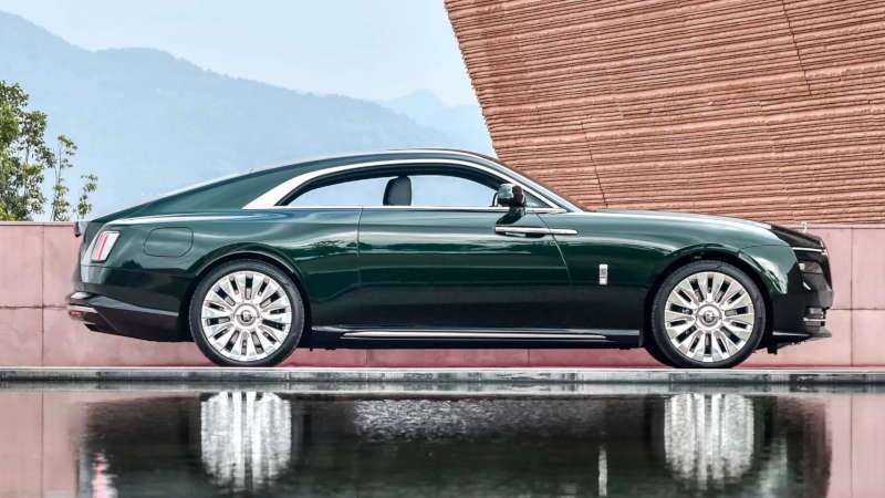 A side exterior view of the 2025 Rolls-Royce Spectre