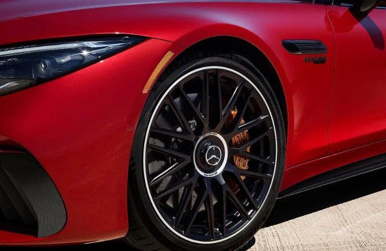 AMG forged cross-spoke wheel of the 2023 Mercedes-Benz AMG® SL 63 Roadster