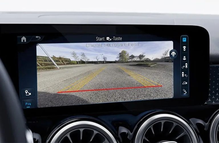 2026 Mercedes-Benz GLB touchscreen display