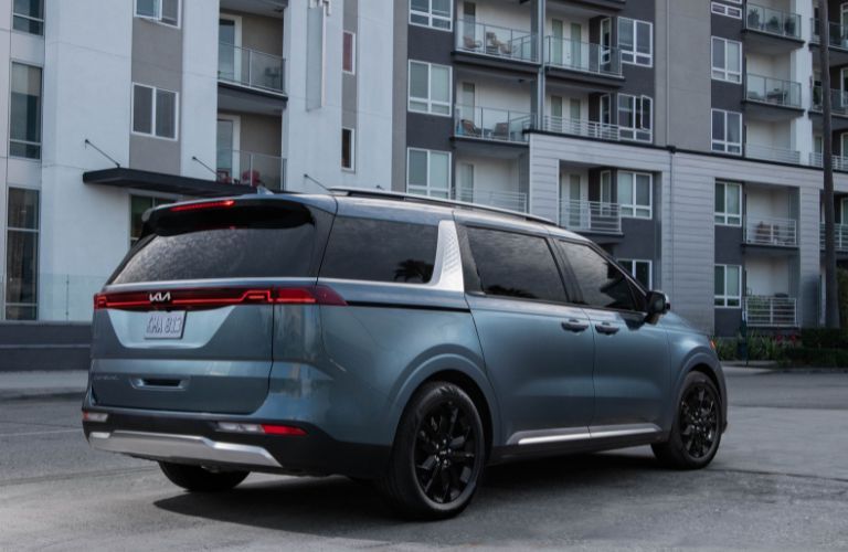 2023 Kia Carnival exterior rear looks