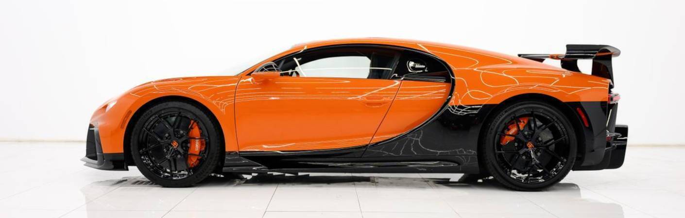 Side view of the 2023 Bugatti Chiron Orange