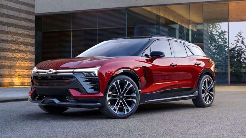 2025 Chevrolet Equinox side view on a bridge