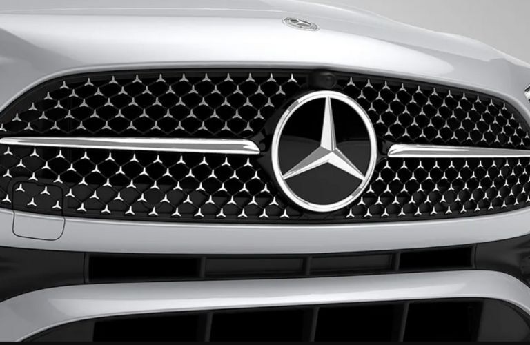 start pattern grille of the 2025 Mercedes-Benz C 300