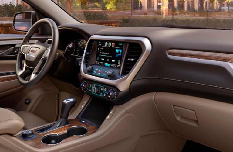 Dashboard interior view of the 2018 GMC Acadia
