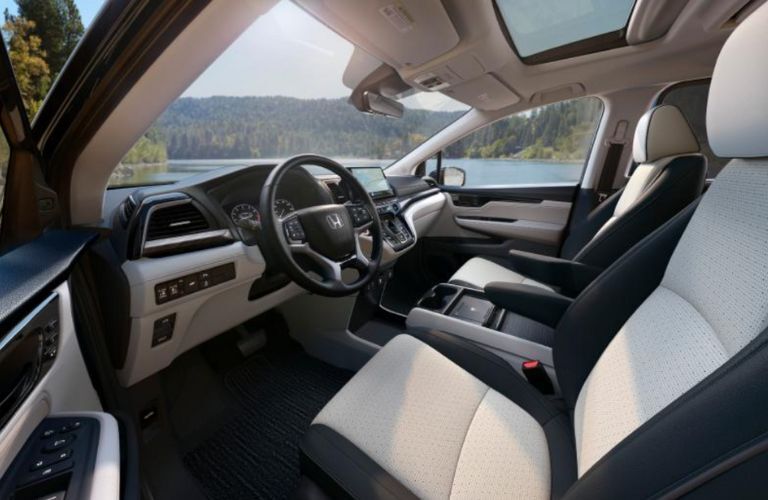 cockpit of the 2025 Honda Odyssey