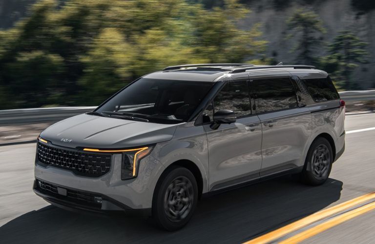 2025 Kia Carnival MPV front and side view