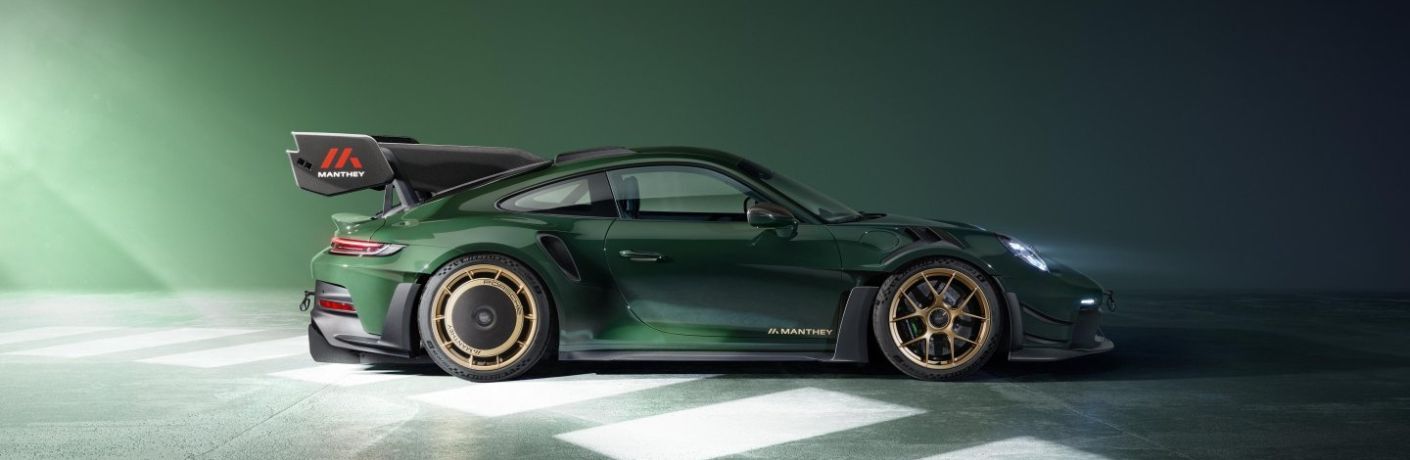 Porsche 911 GT3 RS exterior side view