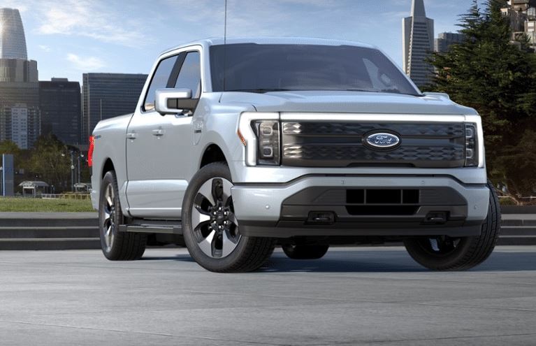 2022 Ford F-150 Lightning Platinum front end