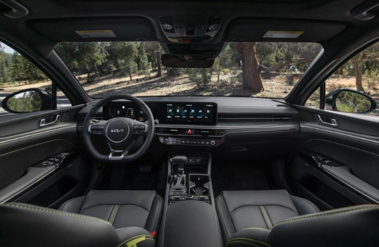 2025 Kia K5 front interior