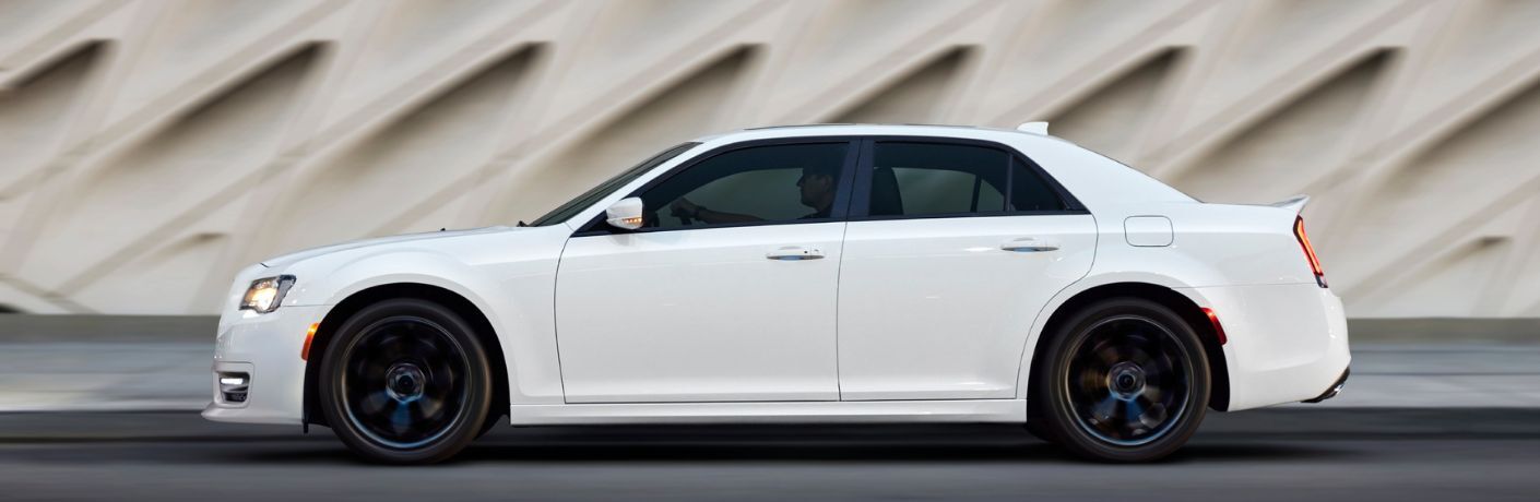2021 Chrysler 300 exterior side looks