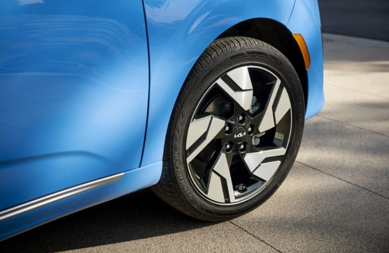 The robust wheel design of the 2024 Kia Soul