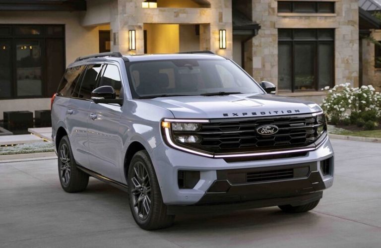 2025 Ford Expedition Max side and front view