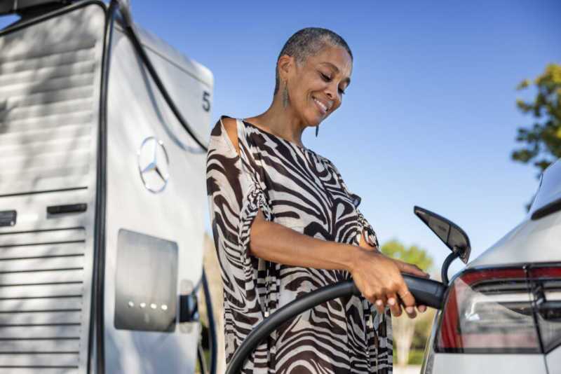 A woman charging her Mercedes-Benz EV at an 800V charging hub near Scottsdale