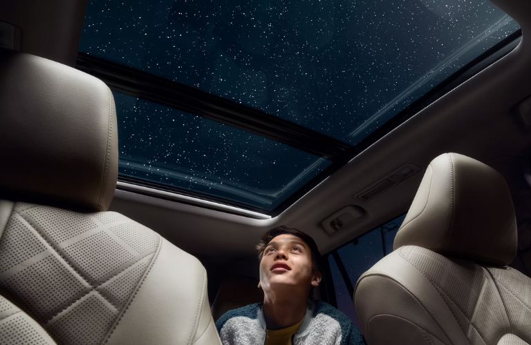 Panoramic moonroof in the 2024 Toyota Highlander Hybrid