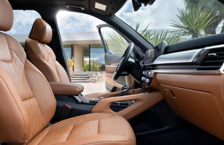 Dashboard and front seats of the 2023 Kia Telluride