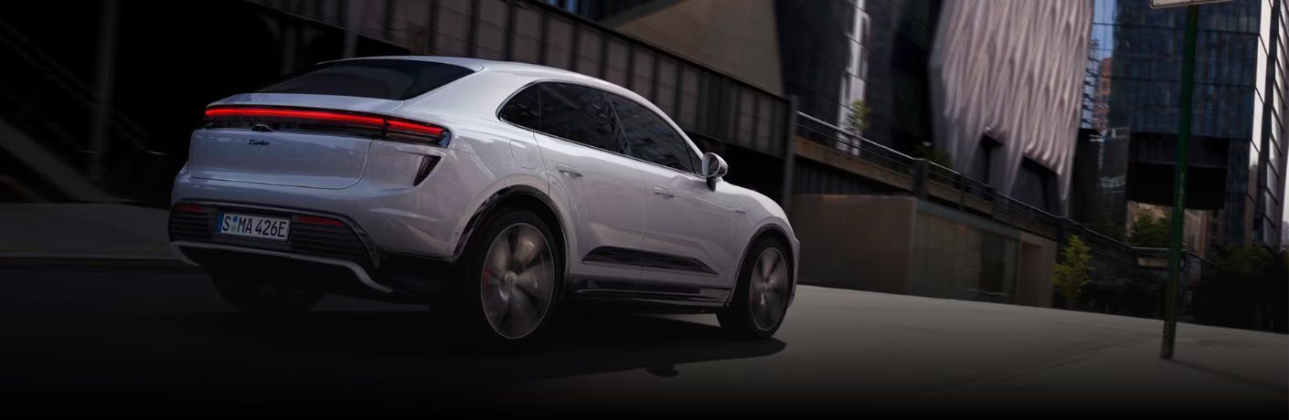 2025 Porsche Macan Electric seats