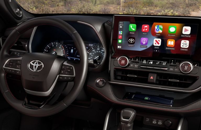 Front console of the 2023 Toyota Highlander