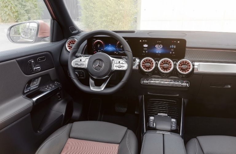 2022 Mercedes-Benz EQB Steering Wheel and Dashboard