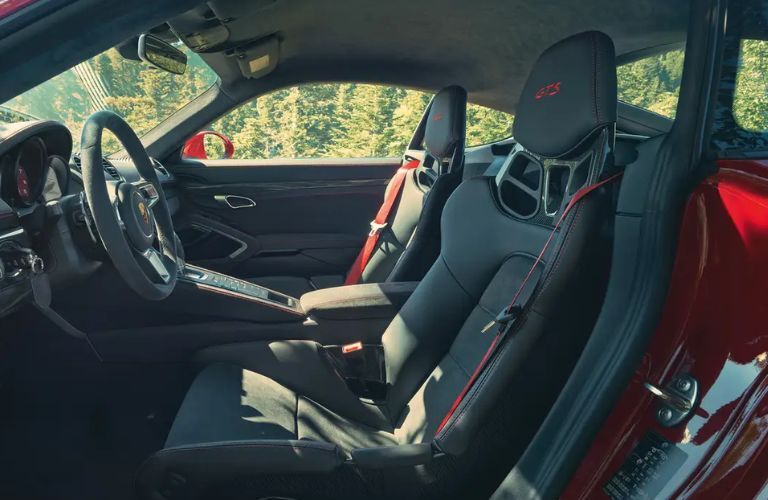 An image of the front interior cabin of the 2023 Porsche 718 Boxter.