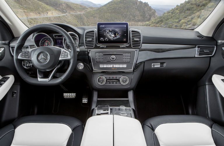 Dashboard of the 2016 Mercedes-Benz GLE