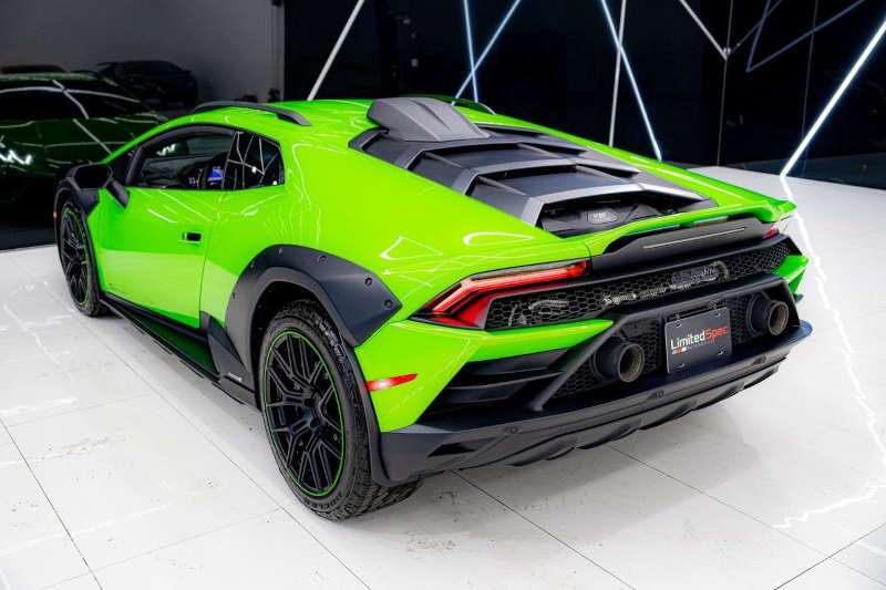A rear exterior view of the 2023 Huracan Sterrato