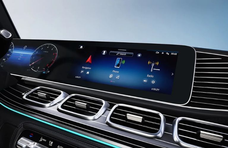 diagonal front view image of the 2025 Mercedes-Benz GLE SUV