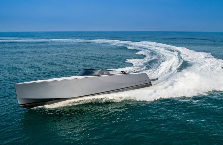 VanDutch Yacht exterior side view