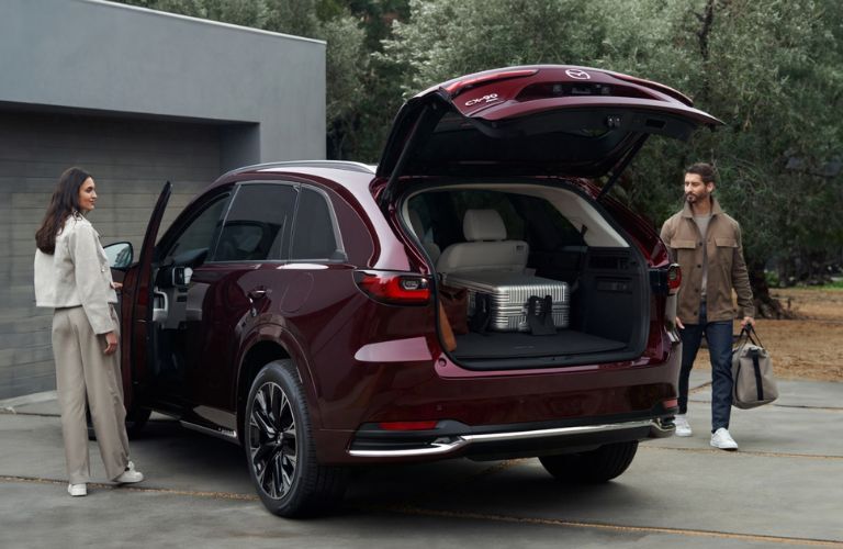 couple using the cargo space in the 2025 Mazda CX-90