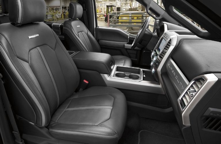 2022 Ford F-450 Super Duty Lariat seats