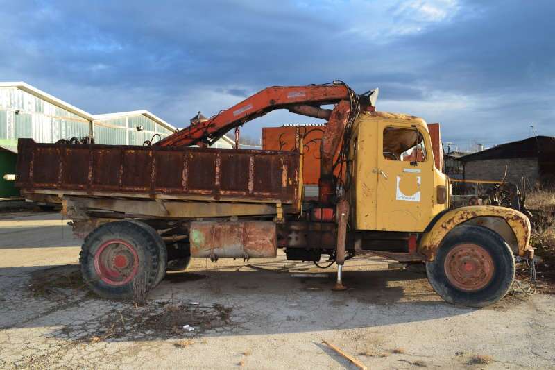 A side external view of a used grapple truck