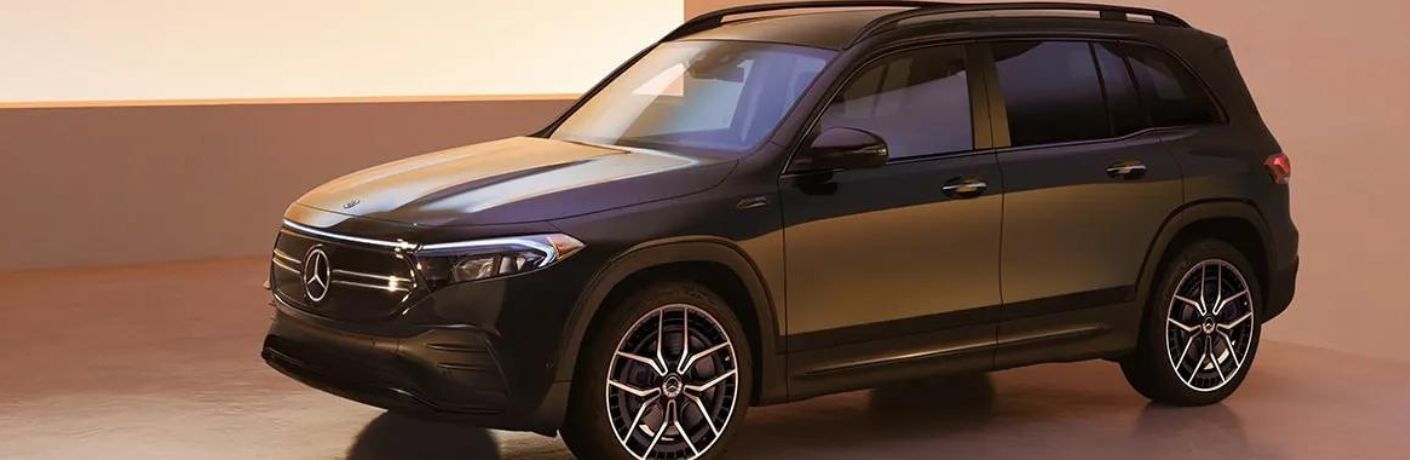 Front-quarter view of the 2024 Mercedes-Benz EQB 250+ SUV Black