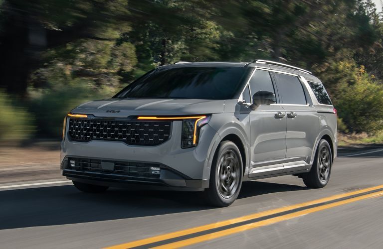 2025 Kia Carnival MPV Hybrid exterior front view