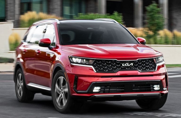 2023 Kia Sorento Hybrid side and front view