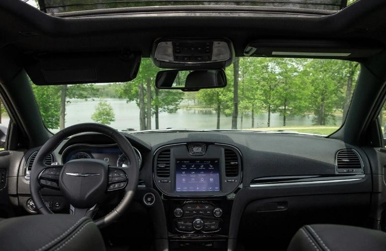 2022 Chrysler 300 front interior