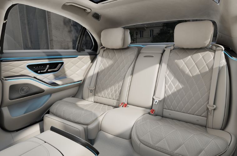 2027 Mercedes-Benz S 500 4MATIC® Sedan interior view