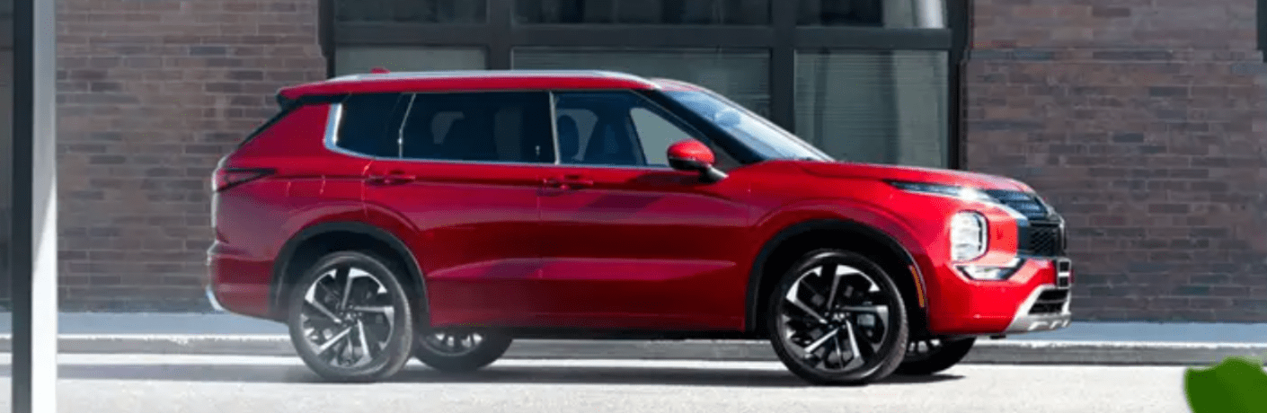 Side view of the 2024 Mitsubishi Outlander