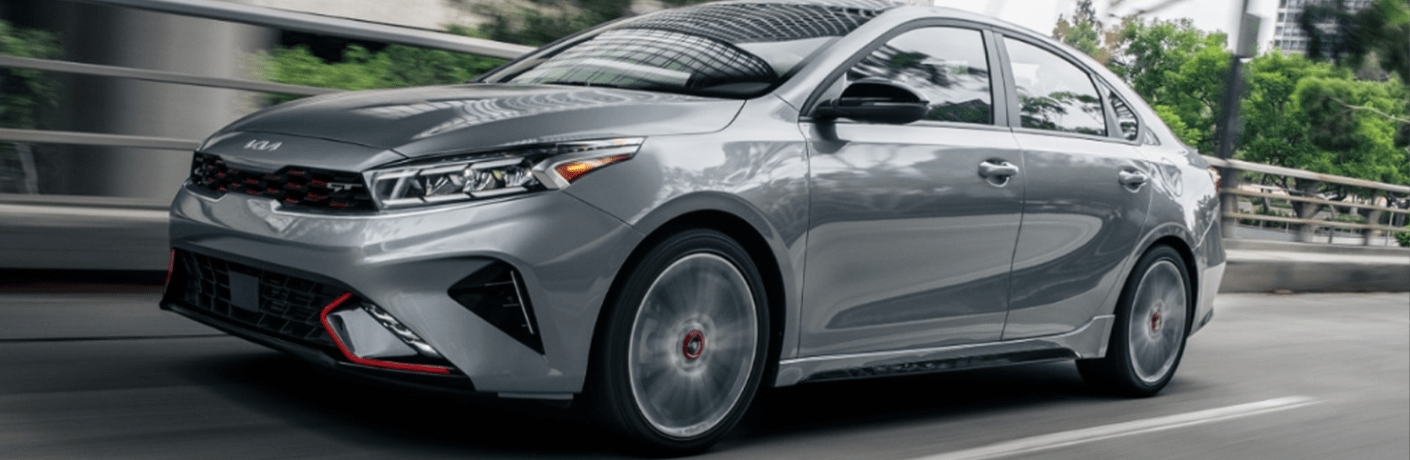 Image of Kia vehicles parked outside a Kia dealership