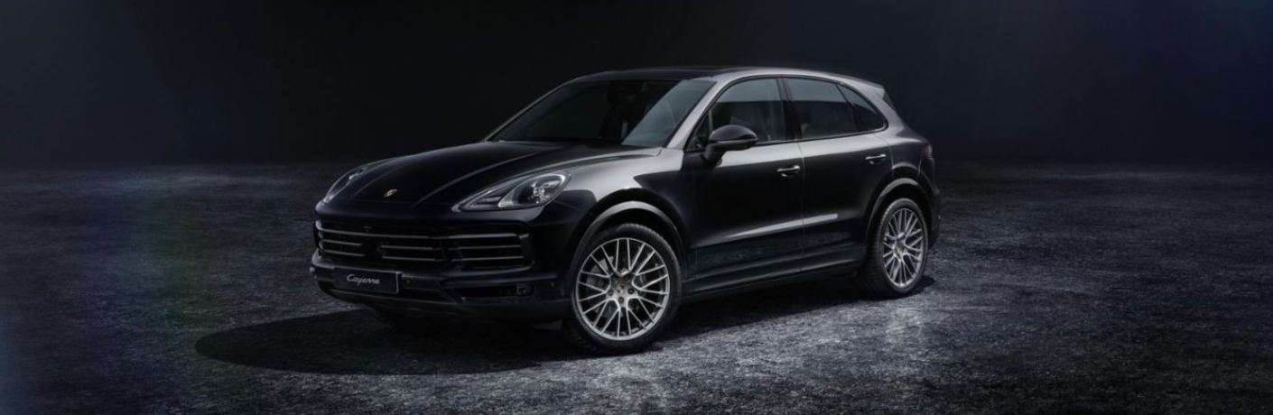 Front three-quarter view of the 2023 Porsche Cayenne Platinum Edition