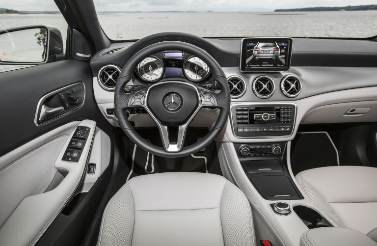 2016 Mercedes-Benz GLA250 4MATIC Interior_o
